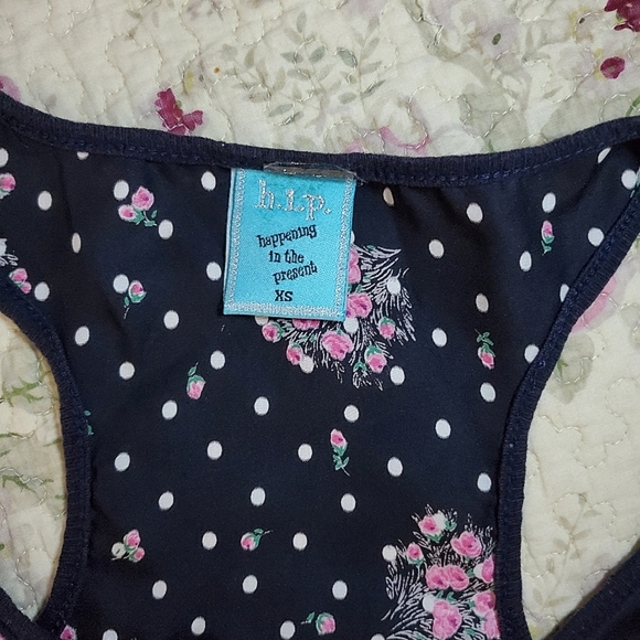 2/$30 - H.I.P Floral Polka Dot Sleeveless Blouse - Rpunded Trim- XS - Picture 5 of 5